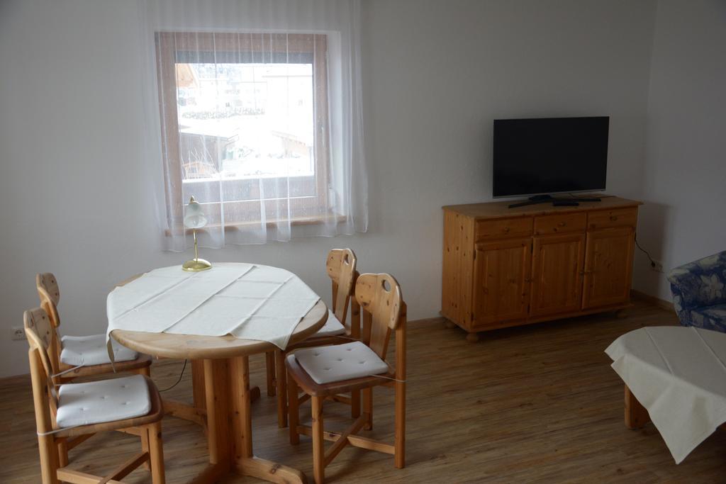Senner Appartements Umhausen Habitación foto